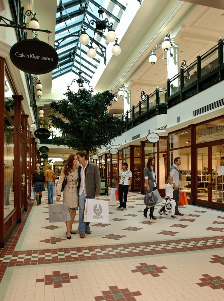 Innenansicht Designer Outlet Salzburg