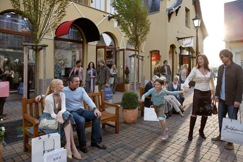 Gastronomie und Plätze im Wertheim Village